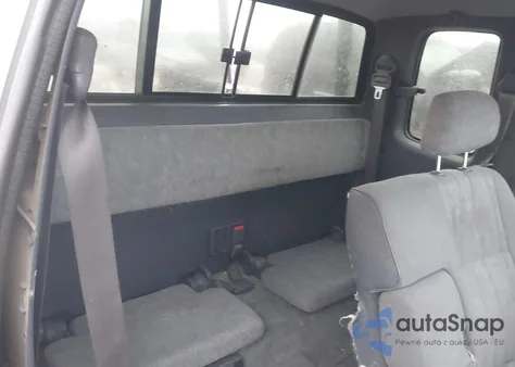 2000 Toyota Tacoma Base V6 z USA, uszkodzony, nr VIN 5TEWN72N2YZ717167